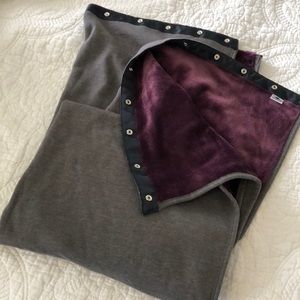 Apana Vinyasa fleece lined button closure scarf